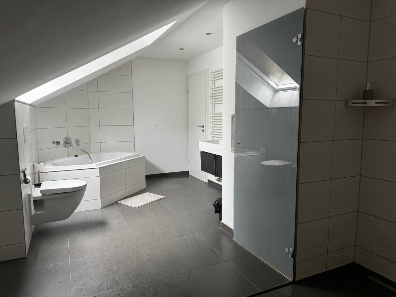 Modern For Up To 4 People In Appartement *
